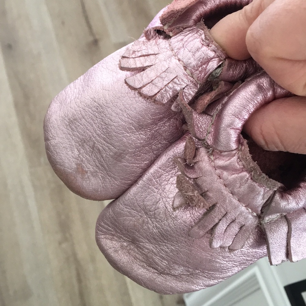 Freshly Picked size 4 pink metallic moccs